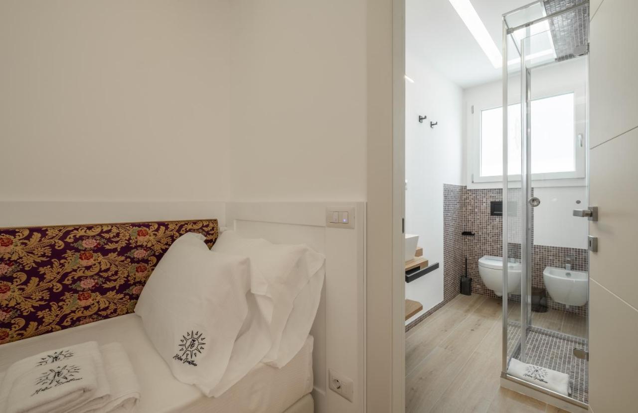 Helios Guest House 칼리아리 외부 사진